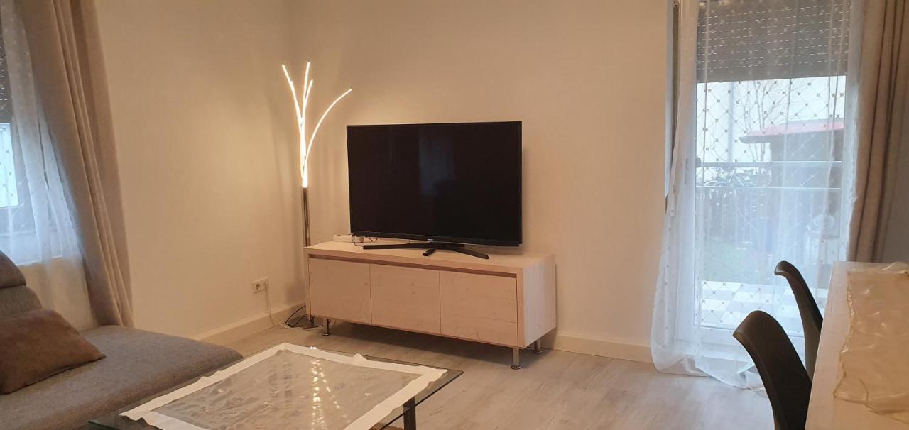 Outletcity Ferienwohnung - Apartment 4 Metzingen  Bagian luar foto