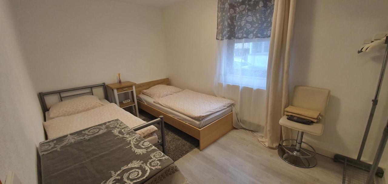 Outletcity Ferienwohnung - Apartment 4 Metzingen  Bagian luar foto