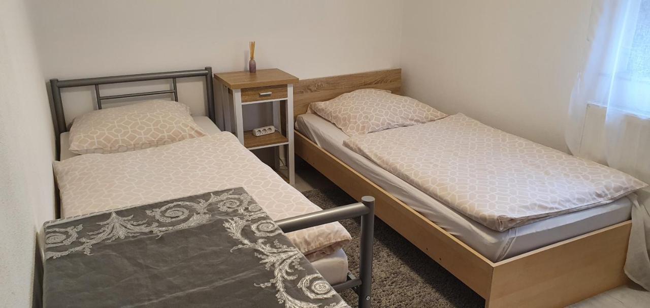Outletcity Ferienwohnung - Apartment 4 Metzingen  Bagian luar foto